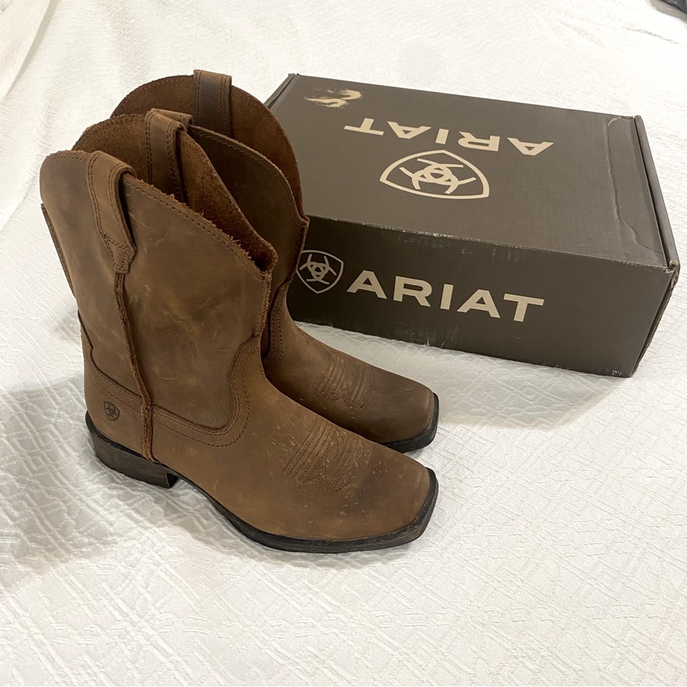 Women’s Ariat square toe rambler boots
